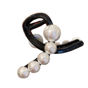 
                  
                    Loop Pearl Clip
                  
                